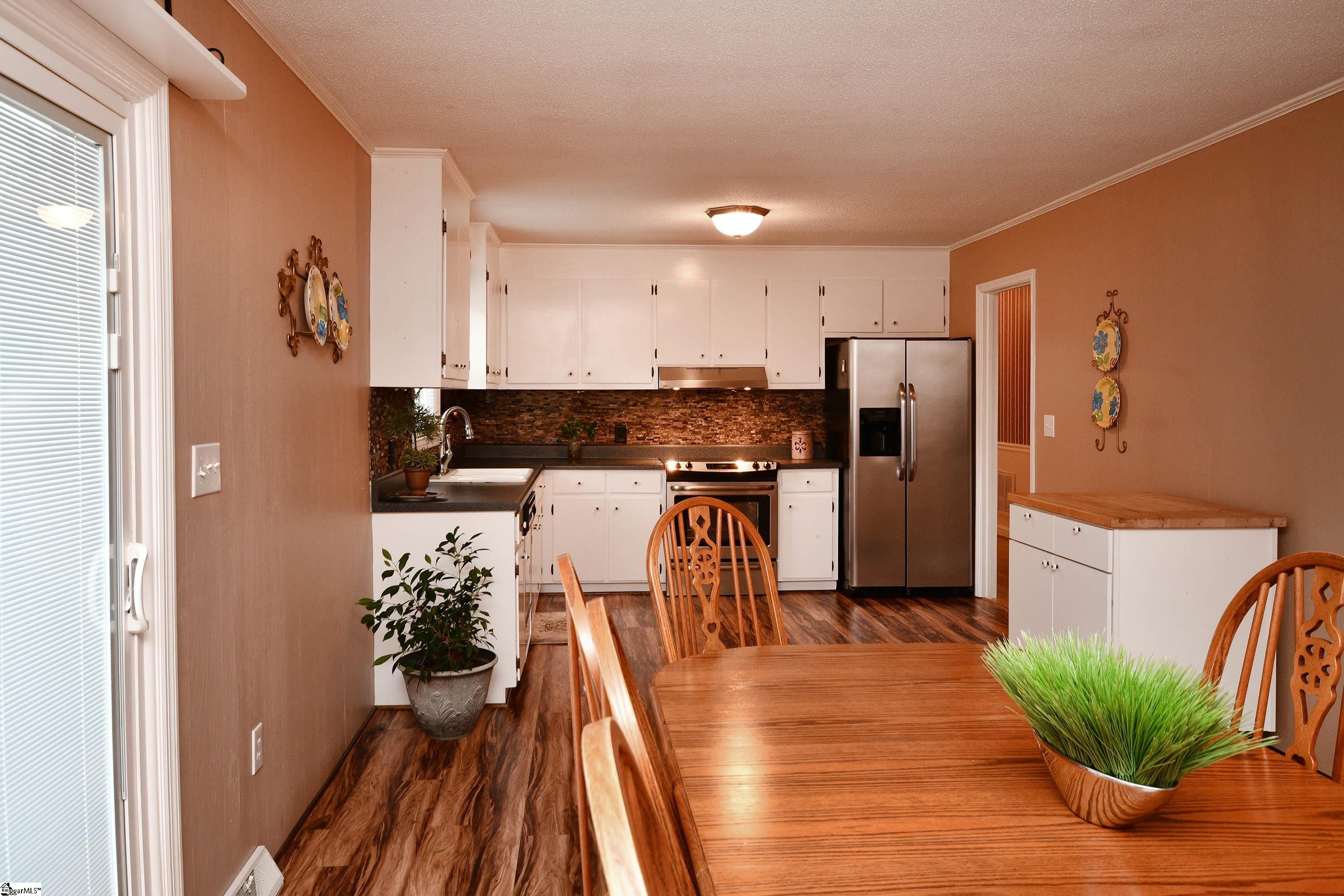 Easley, South Carolina 29642, United States, 3 Bedrooms Bedrooms, ,2 BathroomsBathrooms,Residential,Contingent,188745