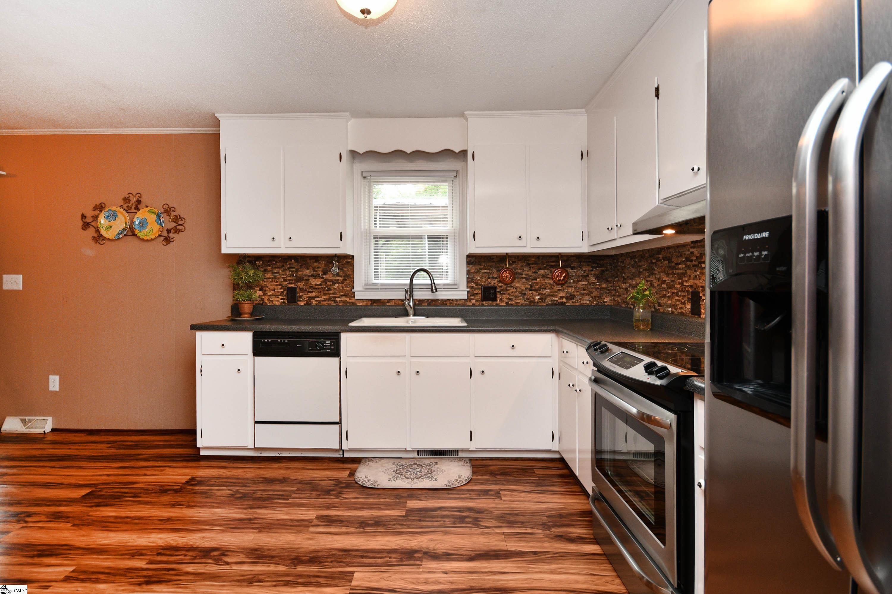 Easley, South Carolina 29642, United States, 3 Bedrooms Bedrooms, ,2 BathroomsBathrooms,Residential,Contingent,188745