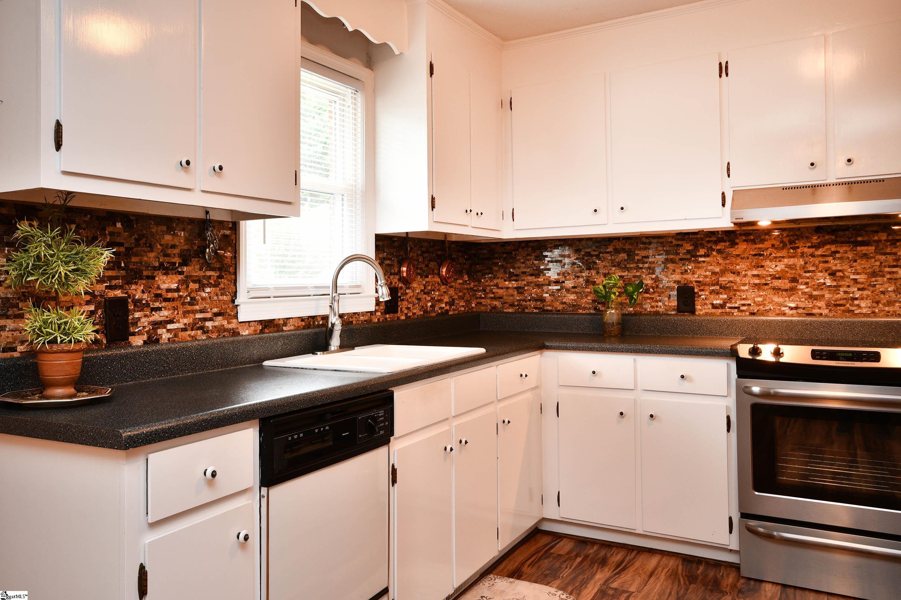 Easley, South Carolina 29642, United States, 3 Bedrooms Bedrooms, ,2 BathroomsBathrooms,Residential,Contingent,188745