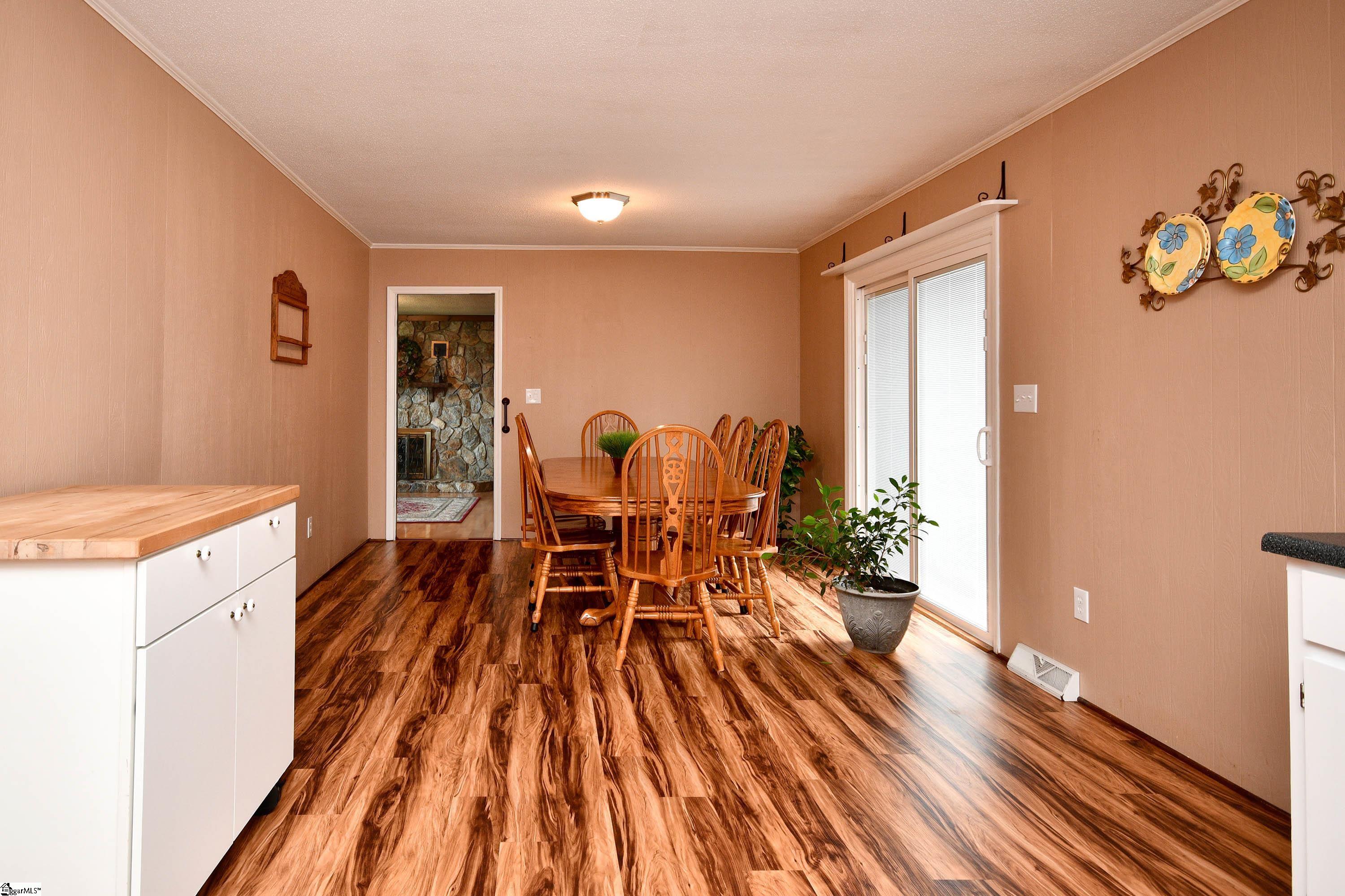 Easley, South Carolina 29642, United States, 3 Bedrooms Bedrooms, ,2 BathroomsBathrooms,Residential,Contingent,188745