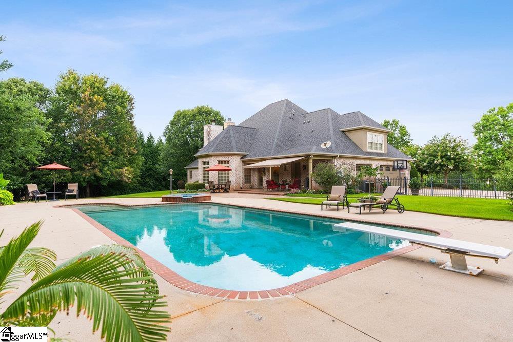 101 Rivertrail Court
