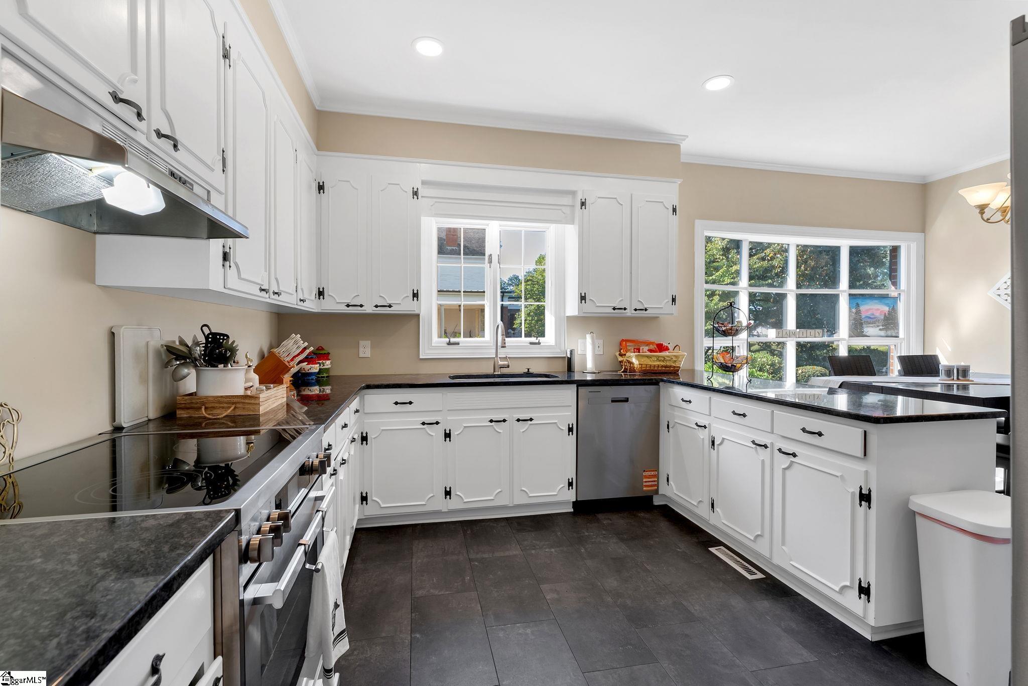 Clinton, South Carolina 29325, United States, 3 Bedrooms Bedrooms, ,3 BathroomsBathrooms,Residential,Active,215729