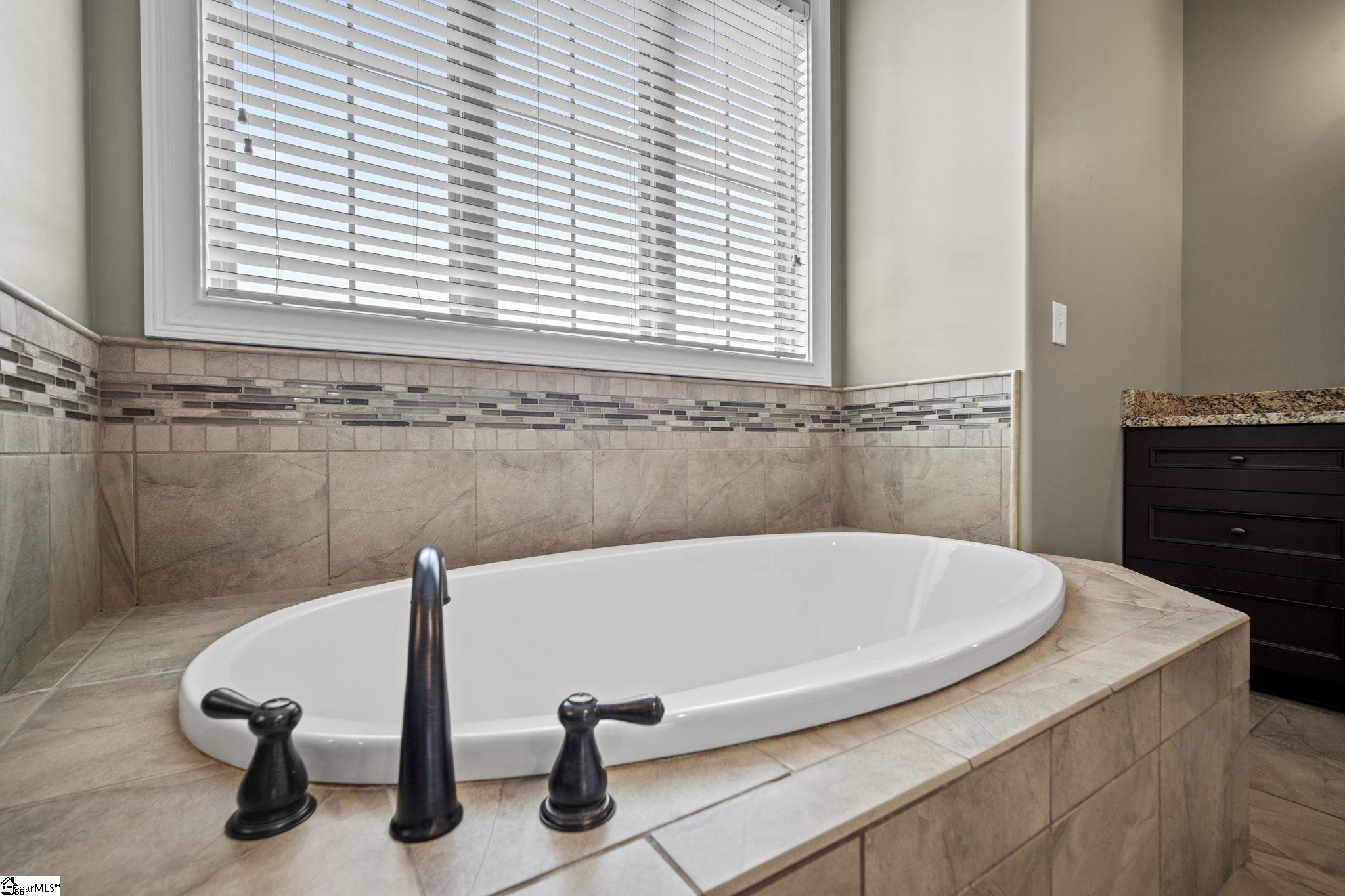 Greer, South Carolina 29651, United States, 5 Bedrooms Bedrooms, ,4 BathroomsBathrooms,Residential,Active,155197