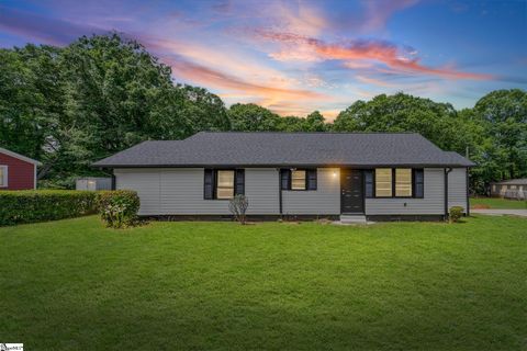 Photo of 141 Edge Street, Wellford, SC 29385 (MLS # 1592268)