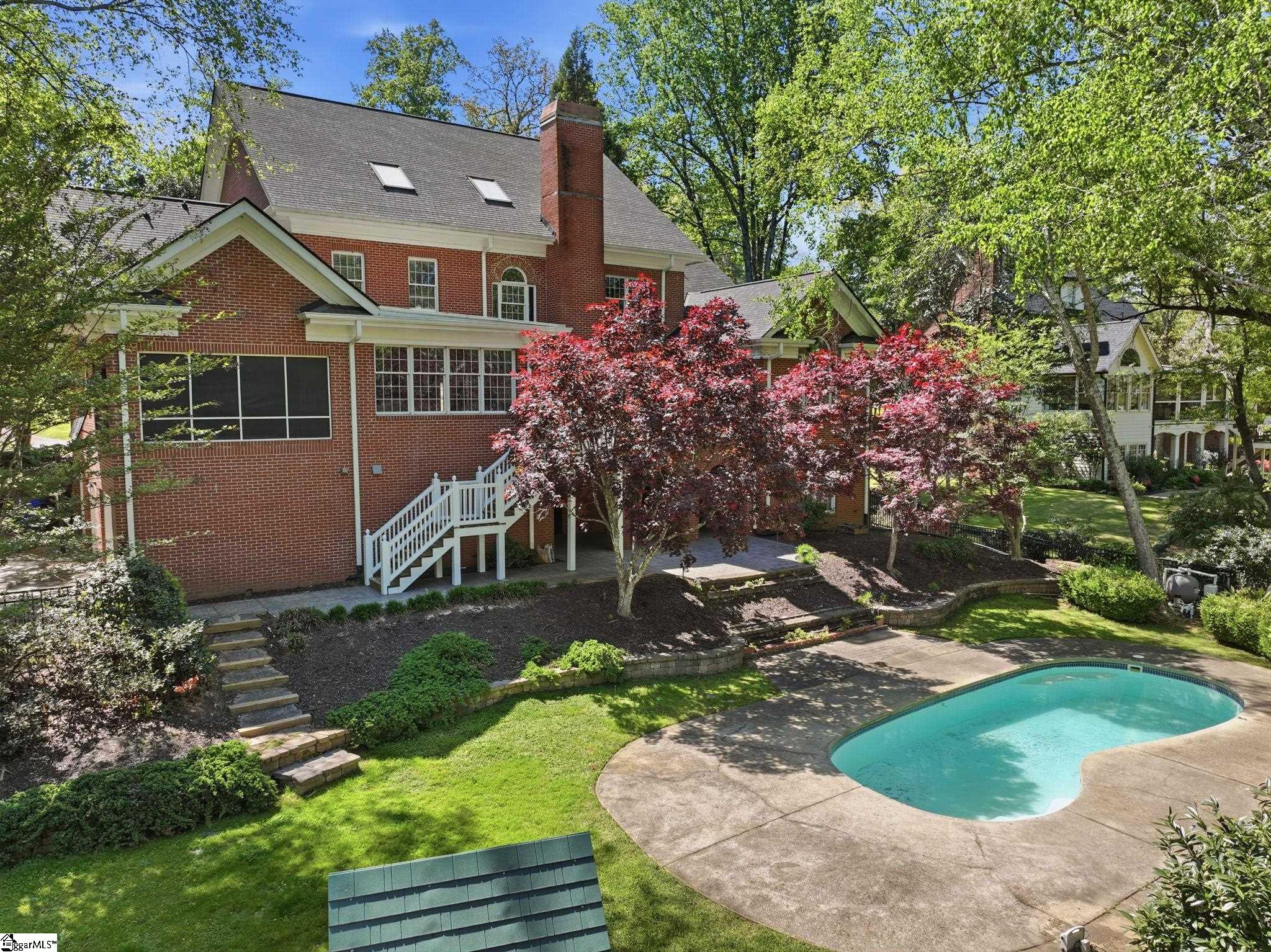 25 Club Forest Lane