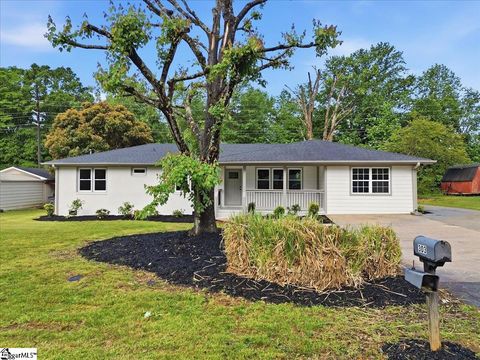 Photo of 303 Vinson Drive, Greenville, SC 29617 (MLS # 1590186)