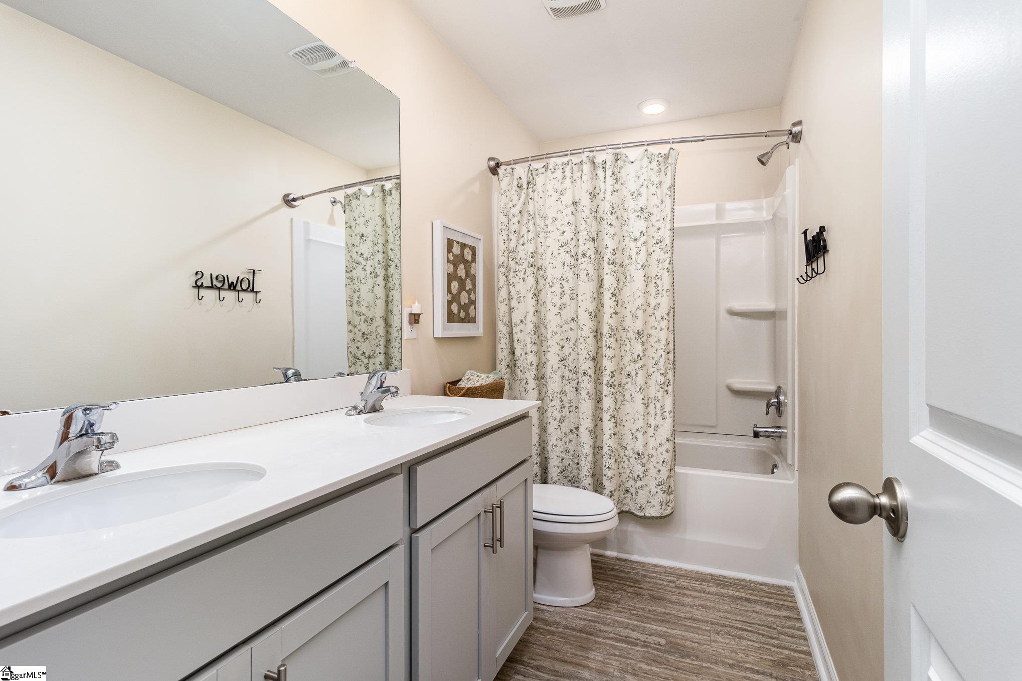 Greer, South Carolina 29650, United States, 4 Bedrooms Bedrooms, ,3 BathroomsBathrooms,Residential,Contingent,116207