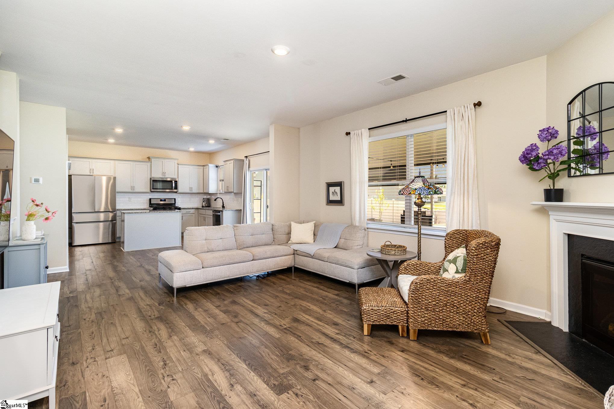 Greer, South Carolina 29650, United States, 4 Bedrooms Bedrooms, ,3 BathroomsBathrooms,Residential,Contingent,116207