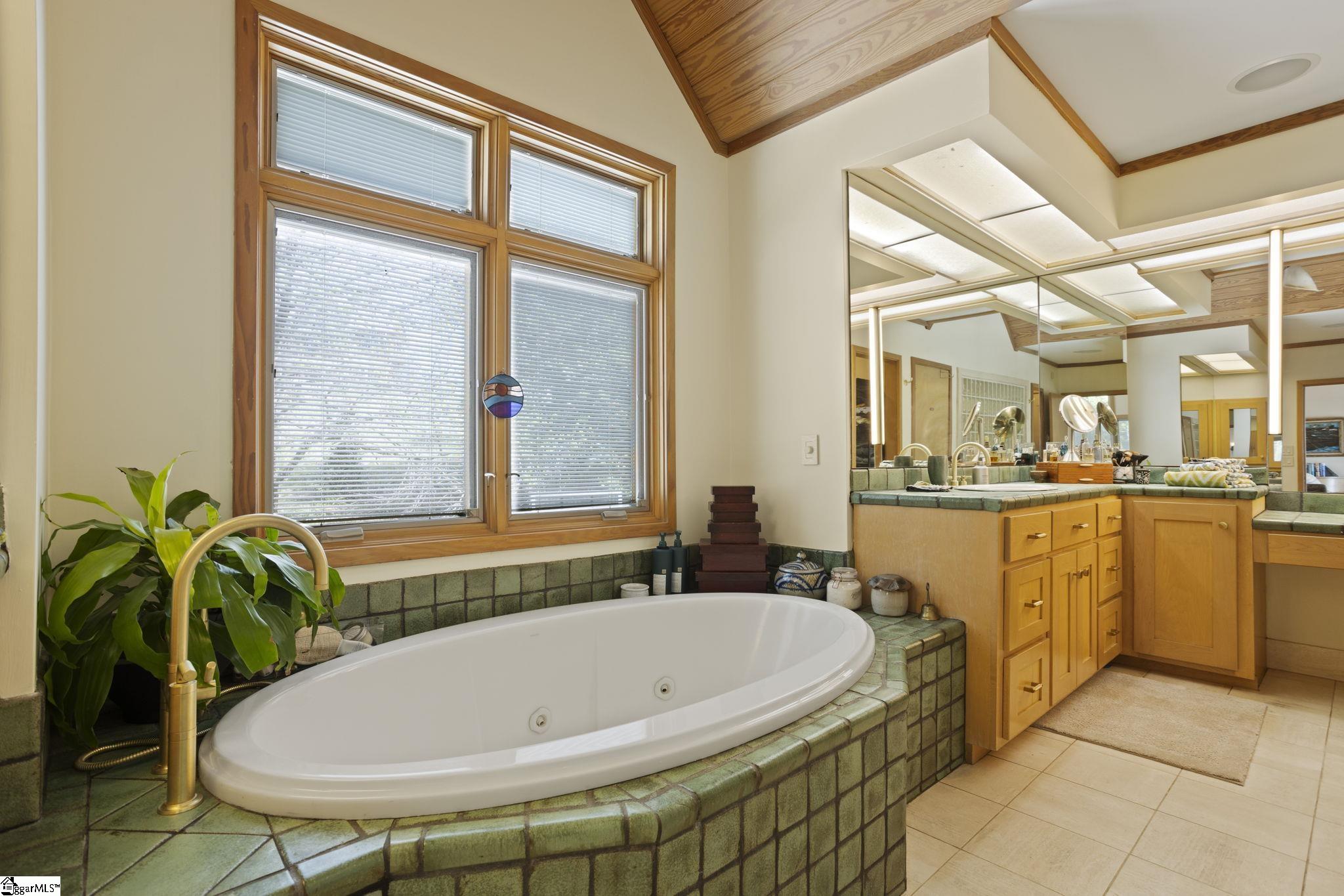 Greenville, South Carolina 29609, United States, 6 Bedrooms Bedrooms, ,7 BathroomsBathrooms,Residential,Active,151409