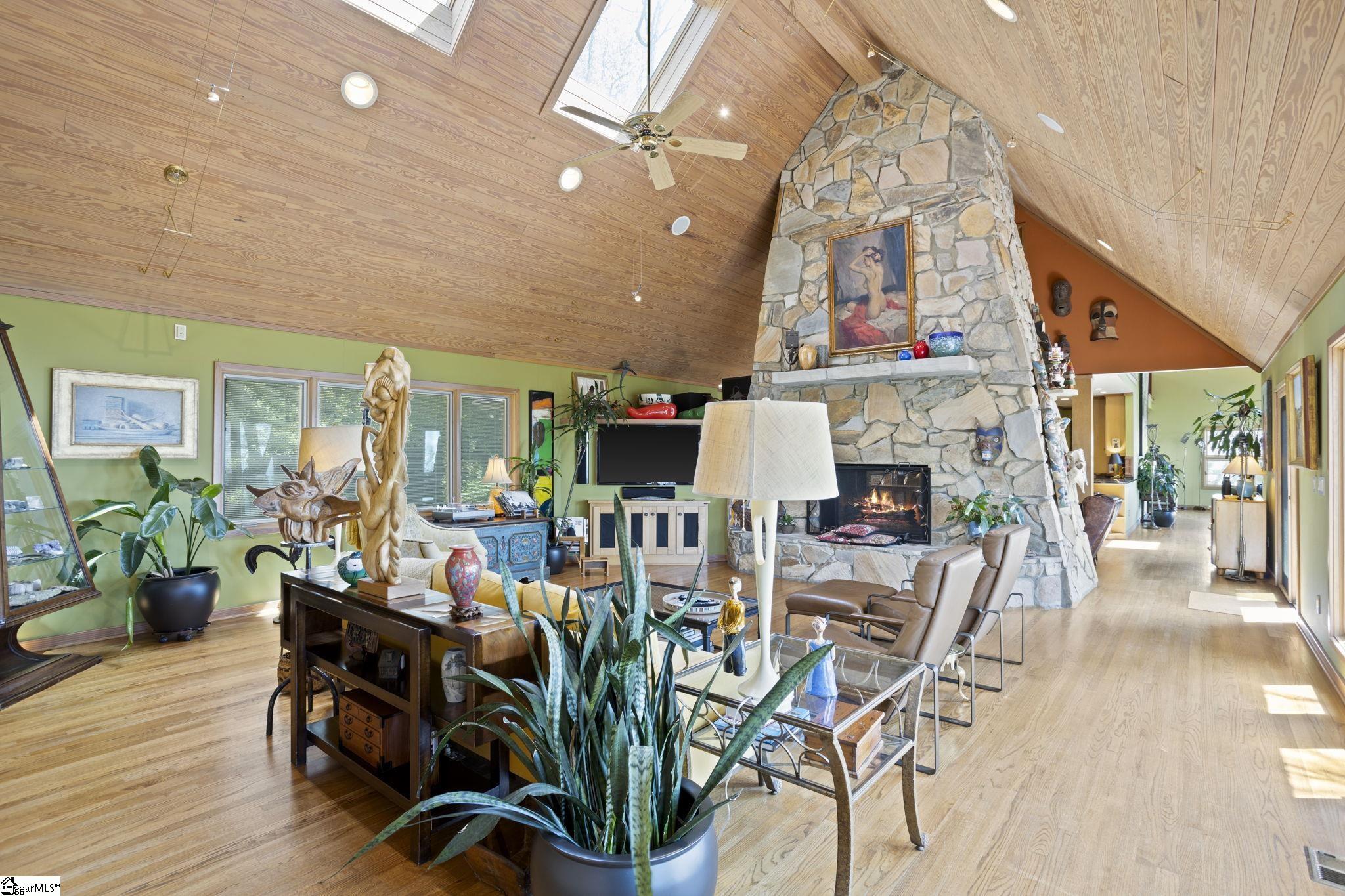 902 Altamont Road