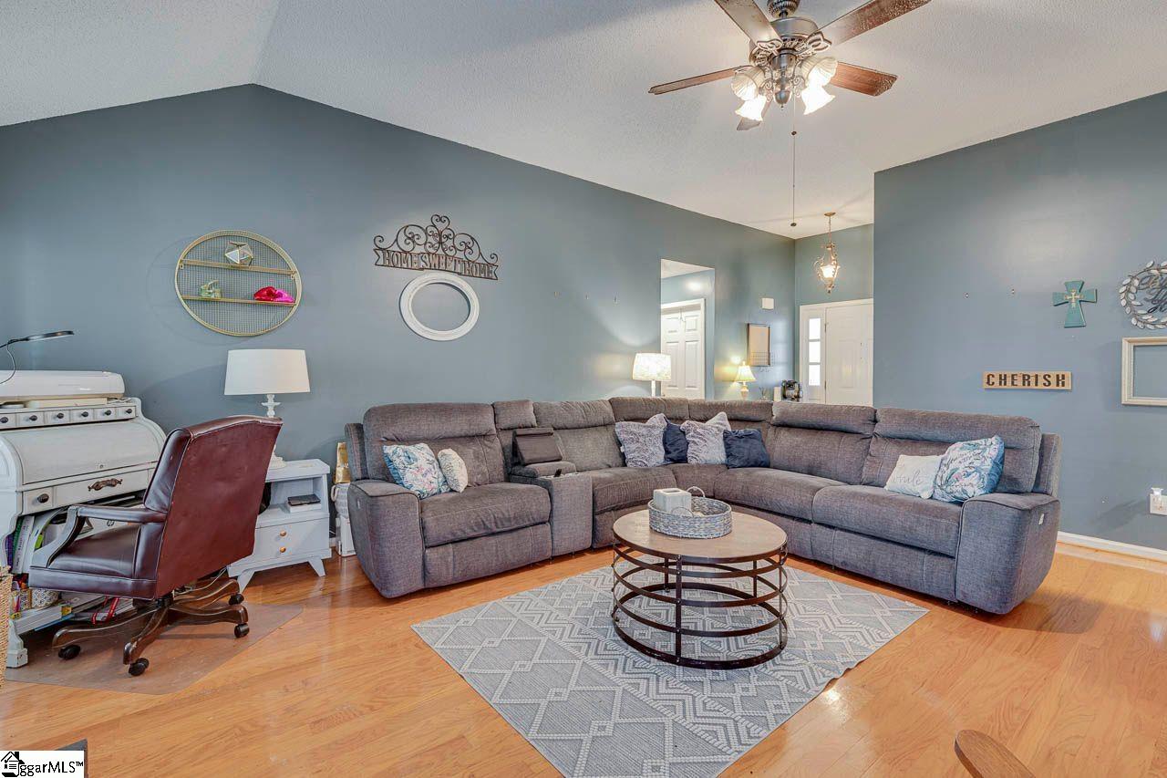 4 Natchez Drive