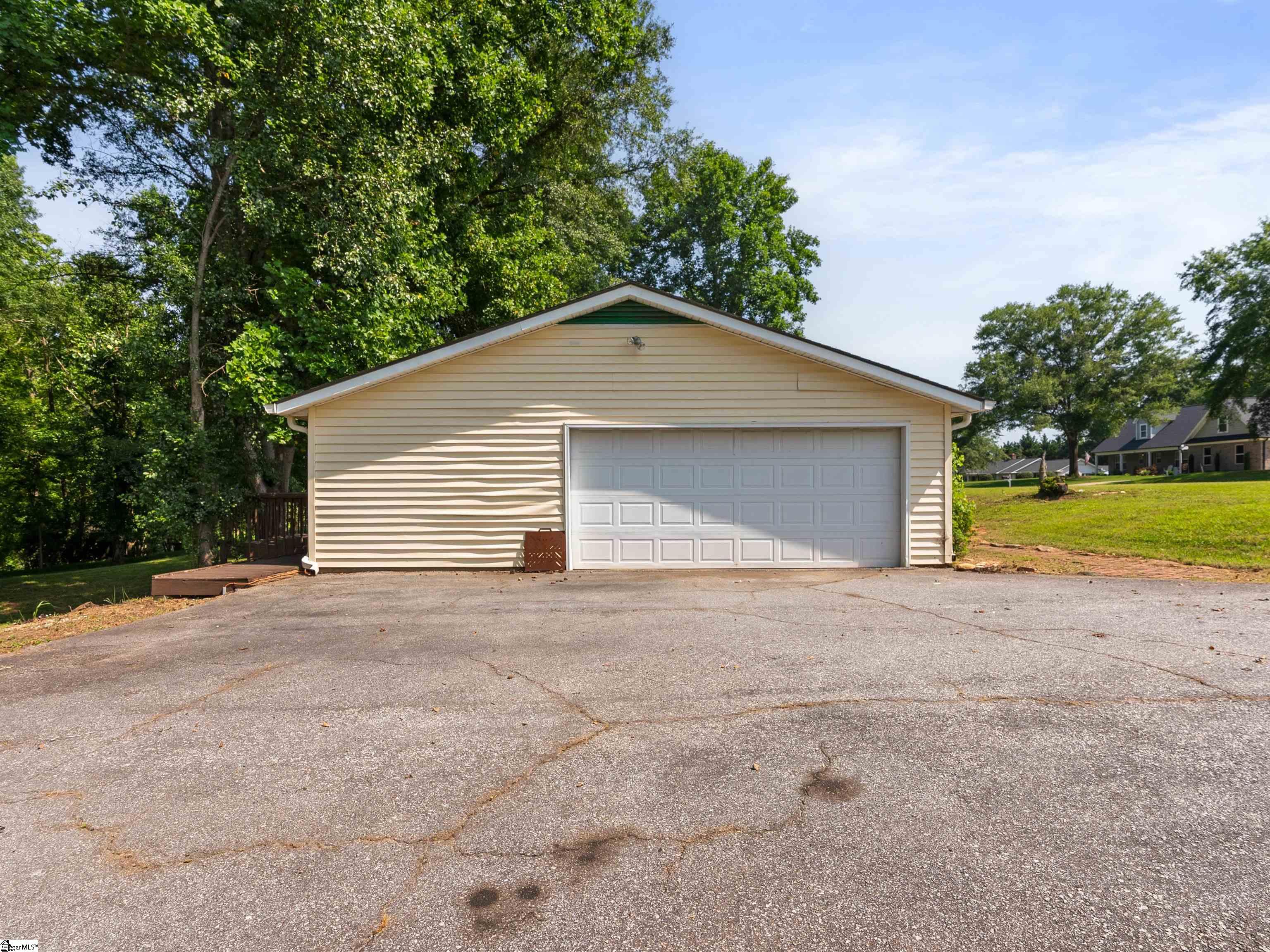 113 Commodore Drive