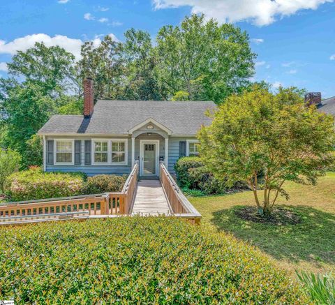 Photo of 114 E Augusta Place, Greenville, SC 29605 (MLS # 1588923)