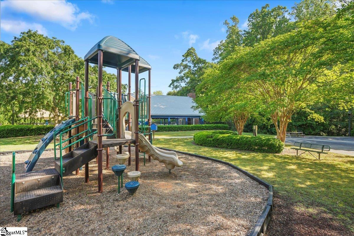 Simpsonville, South Carolina 29680, United States, 4 Bedrooms Bedrooms, ,2 BathroomsBathrooms,Residential,Contingent,123582