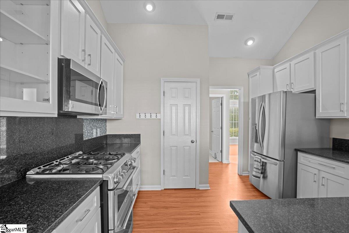 Simpsonville, South Carolina 29680, United States, 4 Bedrooms Bedrooms, ,2 BathroomsBathrooms,Residential,Contingent,123582