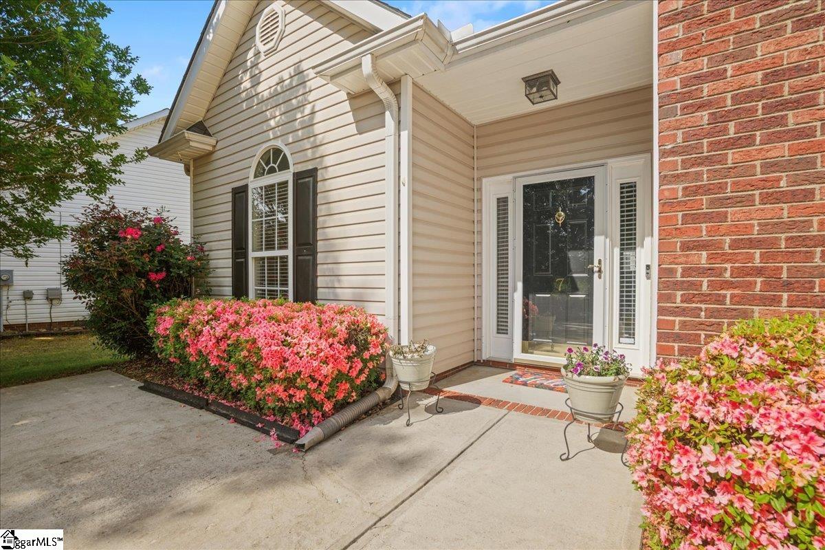 Simpsonville, South Carolina 29680, United States, 4 Bedrooms Bedrooms, ,2 BathroomsBathrooms,Residential,Contingent,123582