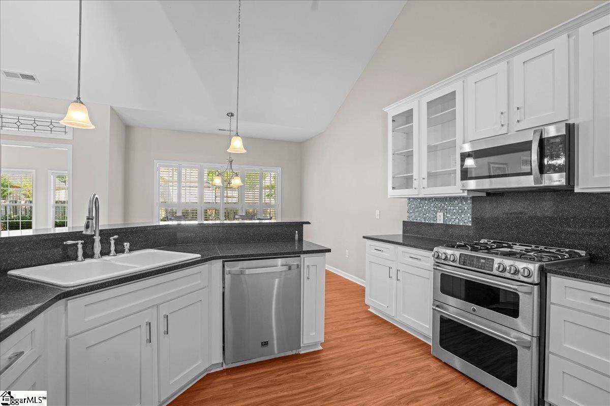 Simpsonville, South Carolina 29680, United States, 4 Bedrooms Bedrooms, ,2 BathroomsBathrooms,Residential,Contingent,123582