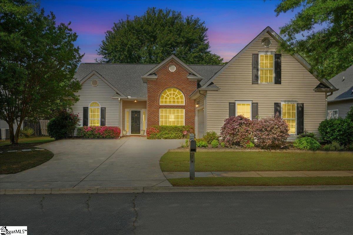 Simpsonville, South Carolina 29680, United States, 4 Bedrooms Bedrooms, ,2 BathroomsBathrooms,Residential,Contingent,123582