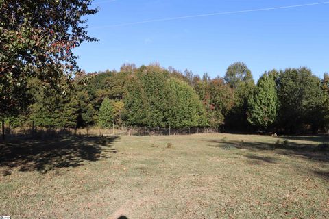 240 Simmons Road Woodruff SC 29388