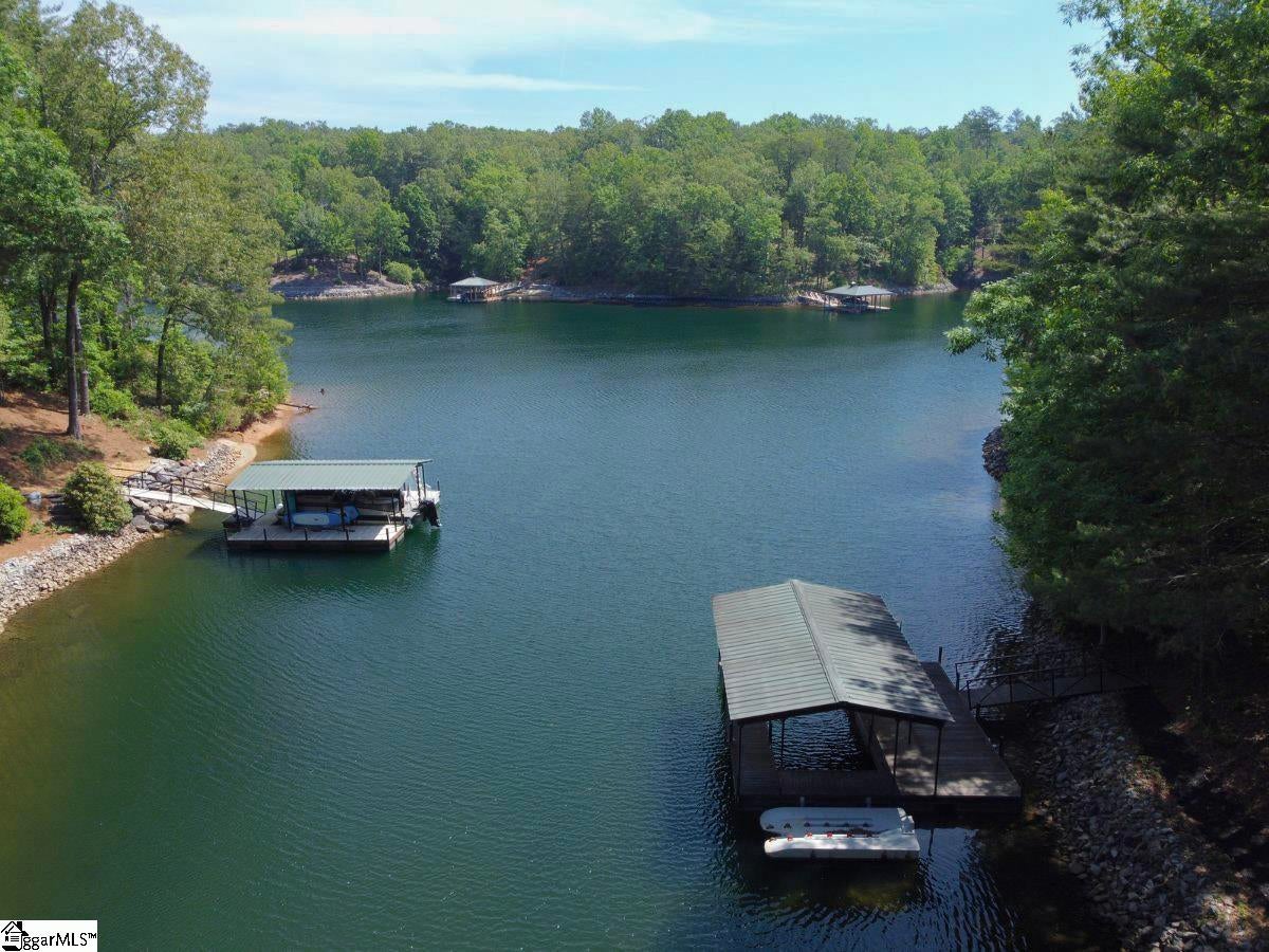E18 Lake View Court