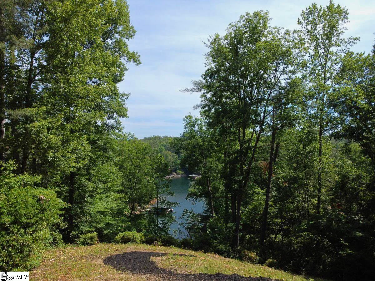 E18 Lake View Court