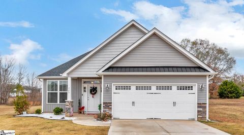 Photo of 725 E Osprey Lane, Cowpens, SC 29330 (MLS # 1576485)