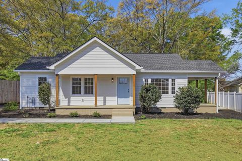 Photo of 4 Wembley Road, Greenville, SC 29607 (MLS # 1586327)