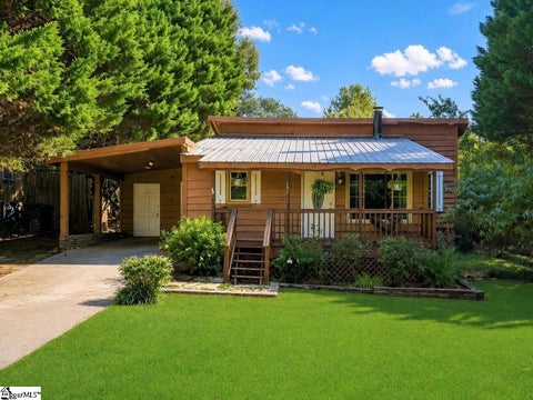 Photo of 124 Nottingham Lane, Easley, SC 29640 (MLS # 1603869)