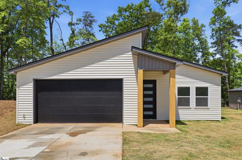 Photo of 1077 Country Club Road, Pickens, SC 29671 (MLS # 1590154)