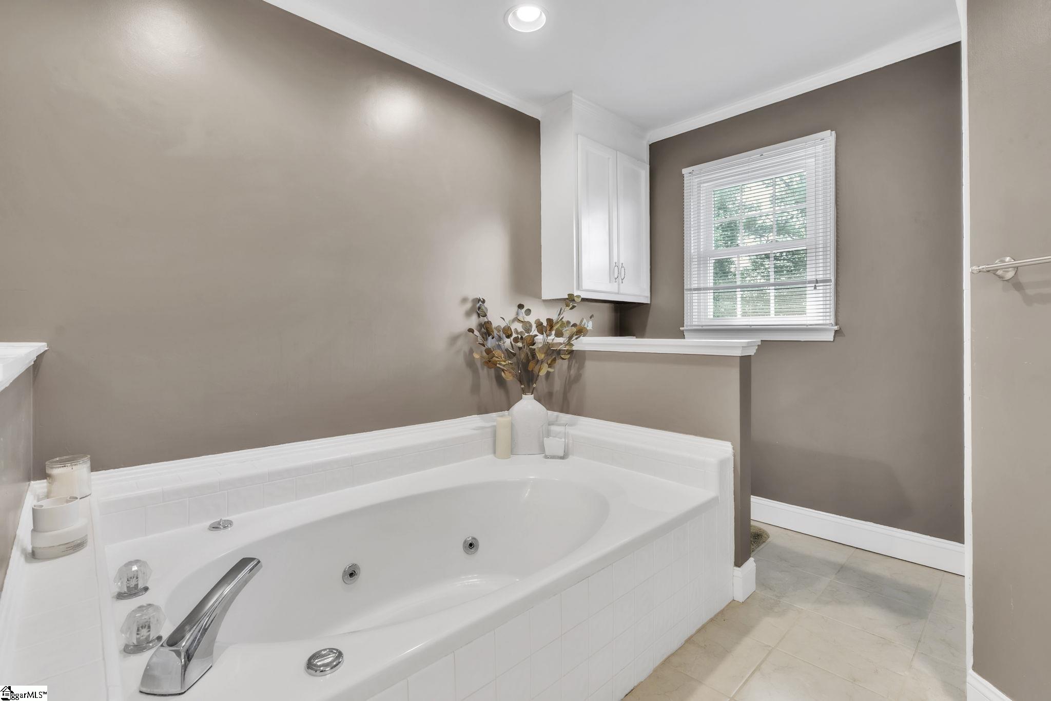 Greer, South Carolina 29650, United States, 5 Bedrooms Bedrooms, ,4 BathroomsBathrooms,Residential,Active,232979