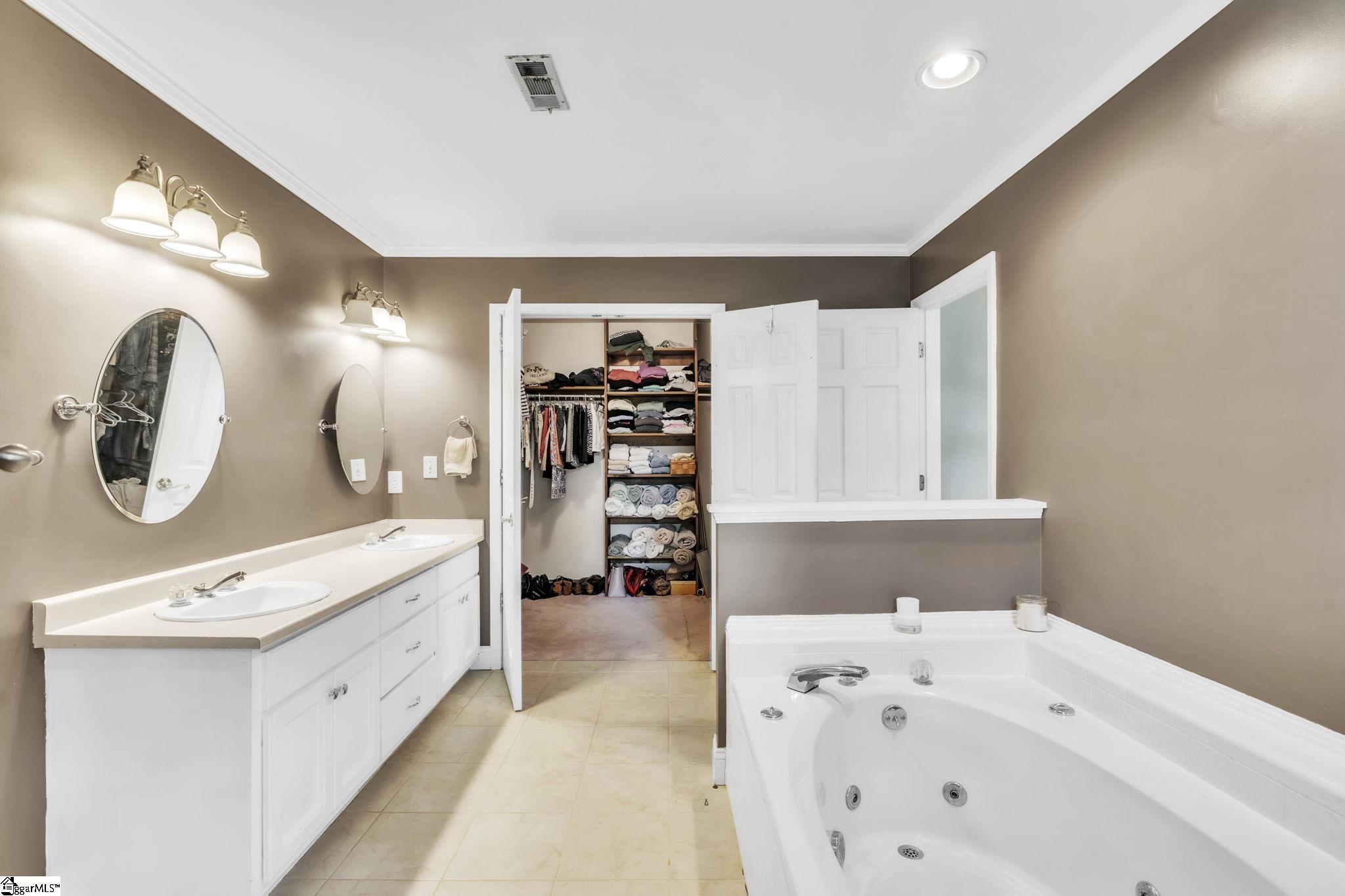 Greer, South Carolina 29650, United States, 5 Bedrooms Bedrooms, ,4 BathroomsBathrooms,Residential,Active,232979