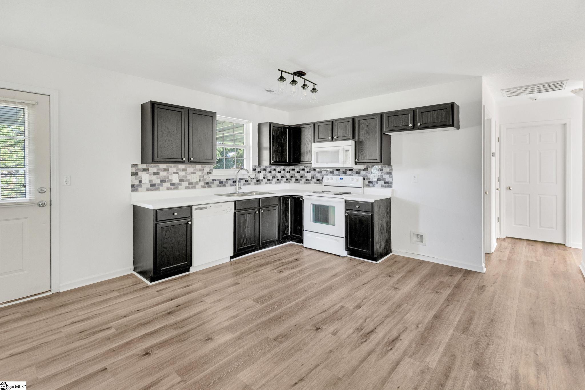 Greenville, South Carolina 29611, United States, 4 Bedrooms Bedrooms, ,2 BathroomsBathrooms,Residential,Active,185795