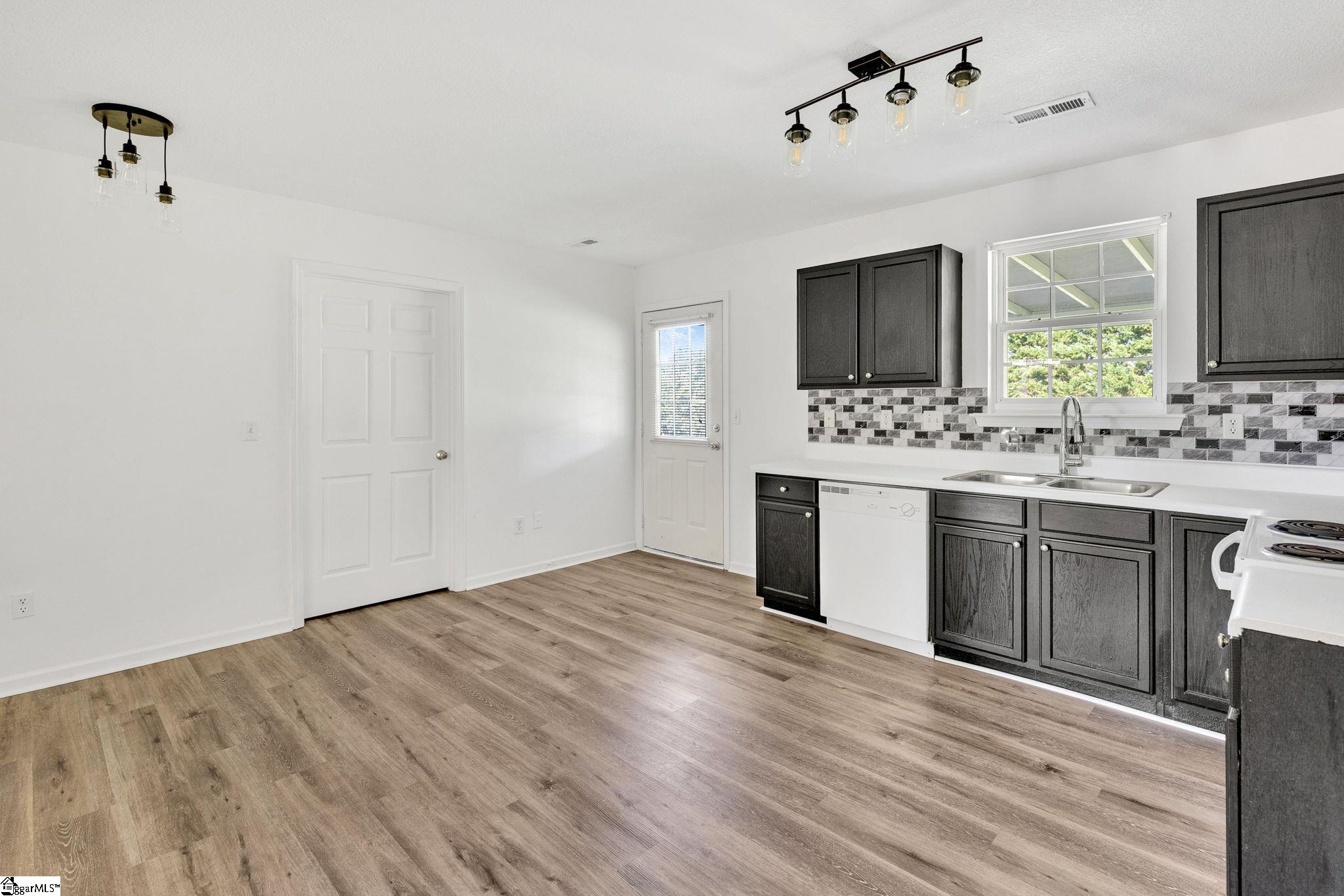 Greenville, South Carolina 29611, United States, 4 Bedrooms Bedrooms, ,2 BathroomsBathrooms,Residential,Active,185795