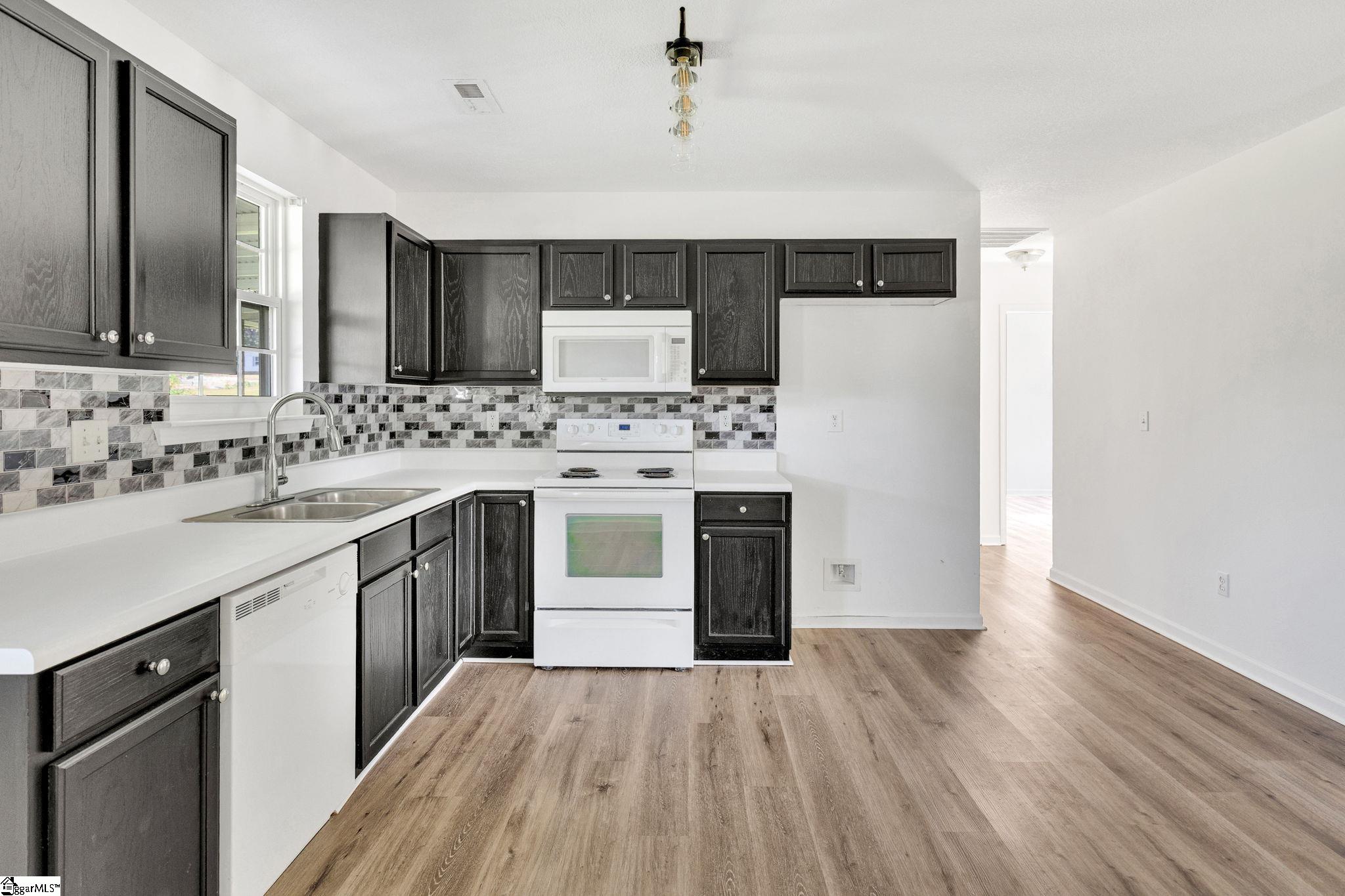 Greenville, South Carolina 29611, United States, 4 Bedrooms Bedrooms, ,2 BathroomsBathrooms,Residential,Active,185795