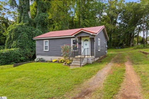 Photo of 10 Hollywood Street, Inman, SC 29349 (MLS # 1605809)