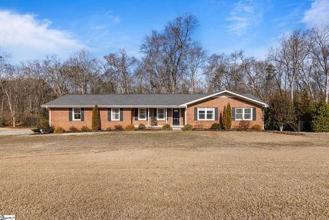 Photo of 1153 Lakeview Drive, Greenville, SC 29611 (MLS # 1586258)