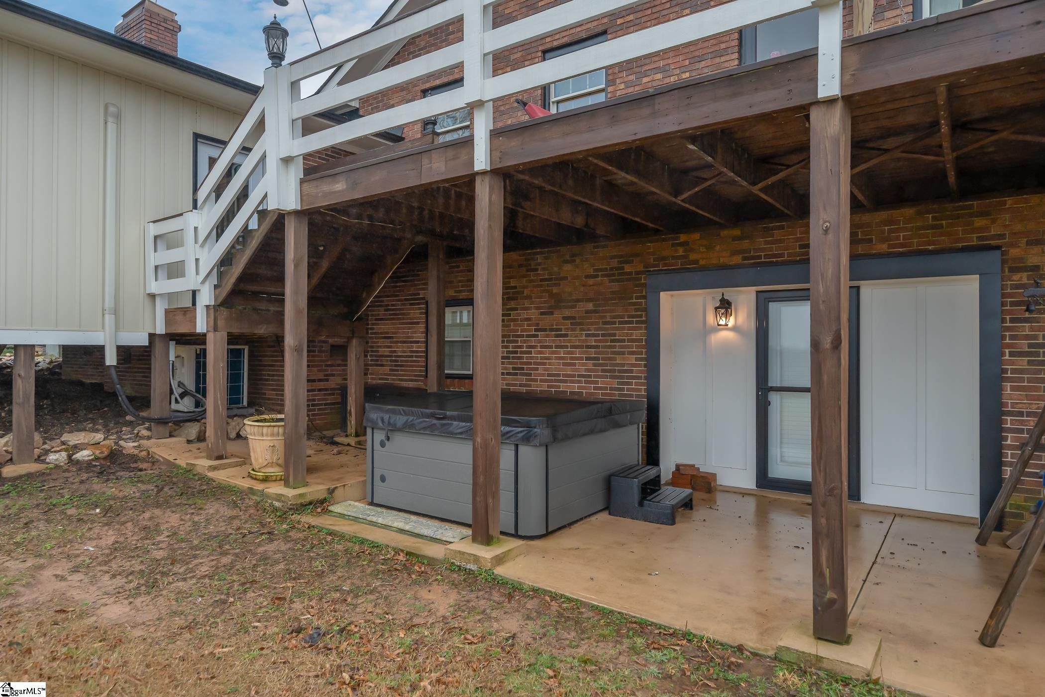 2511 Broadway Lake Road