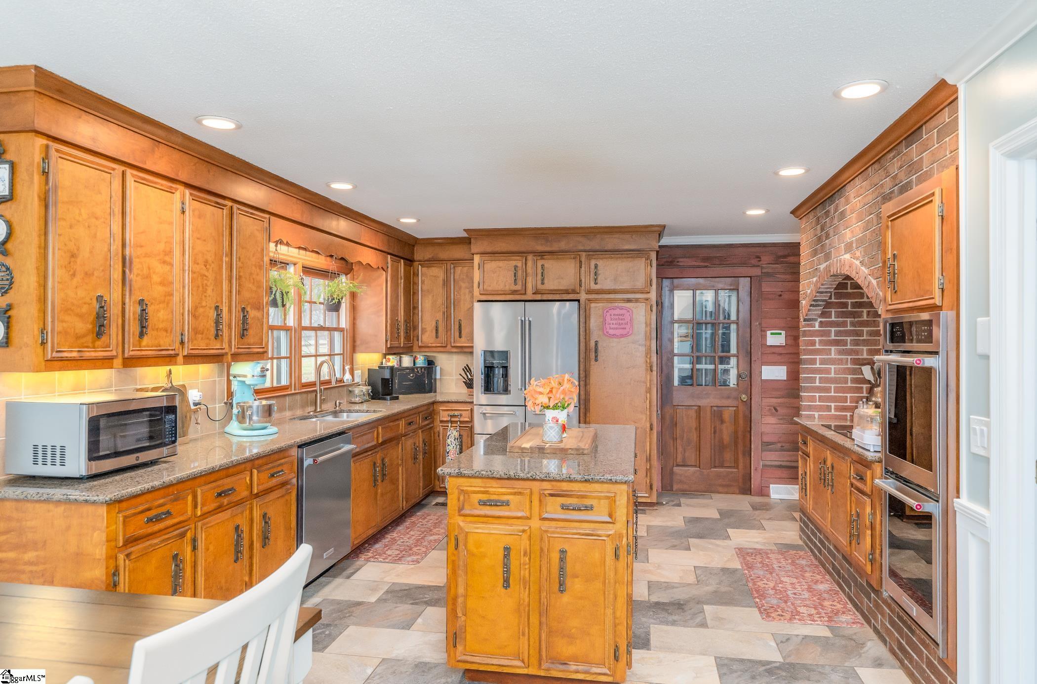 2511 Broadway Lake Road