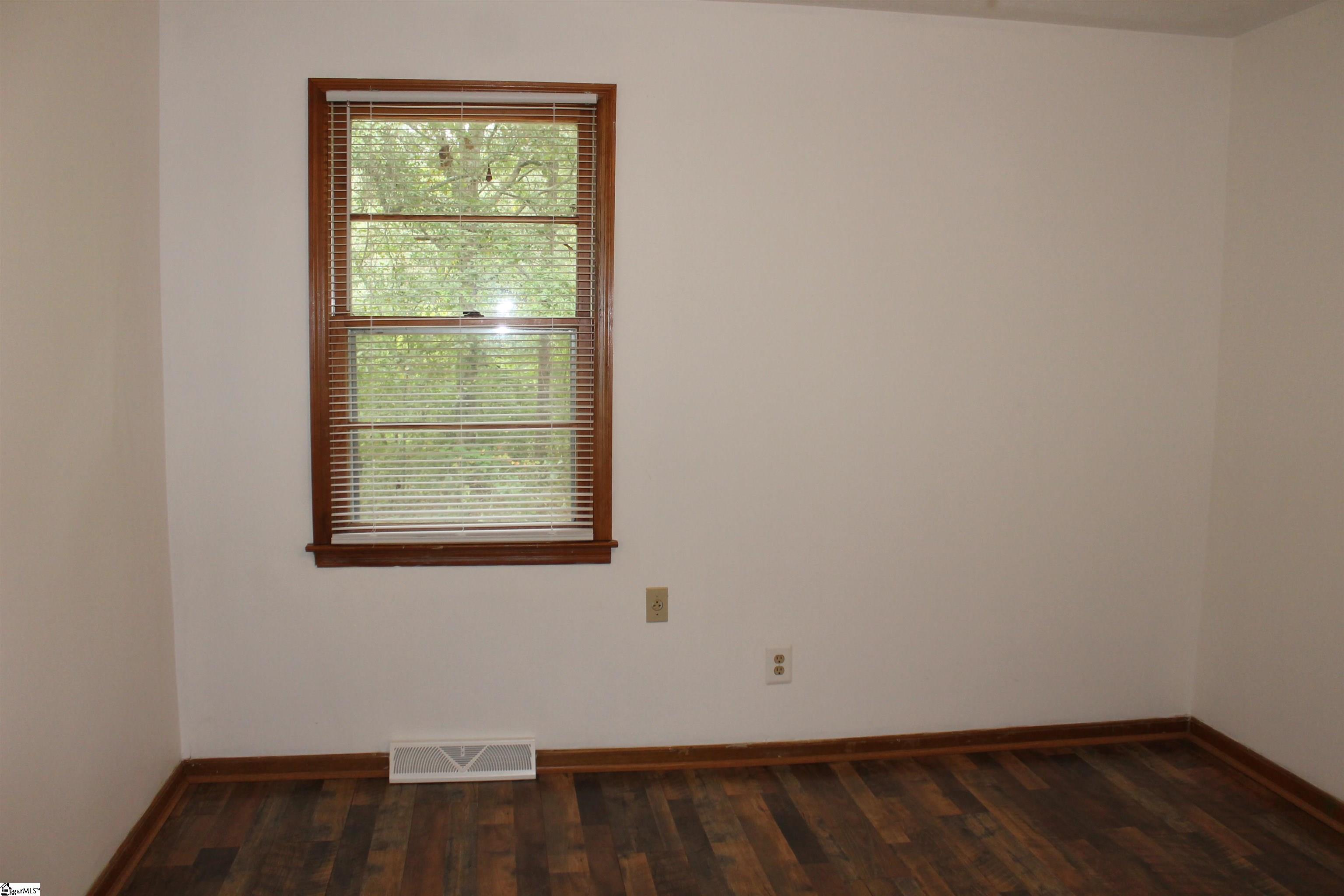 Williamston, South Carolina 29697, United States, 4 Bedrooms Bedrooms, ,2 BathroomsBathrooms,Residential,Contingent,38035