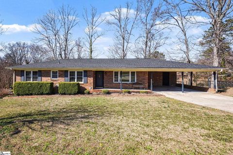 Photo of 22 Woodridge Drive, Greenville, SC 29611 (MLS # 1582947)
