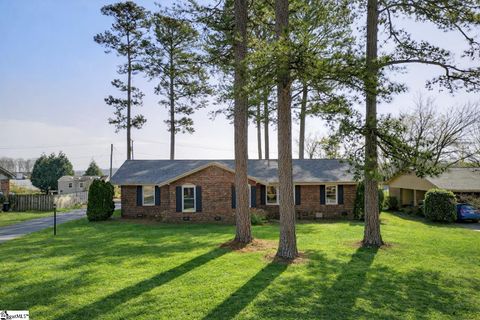 Photo of 510 Gaston Drive, Spartanburg, SC 29307 (MLS # 1584014)