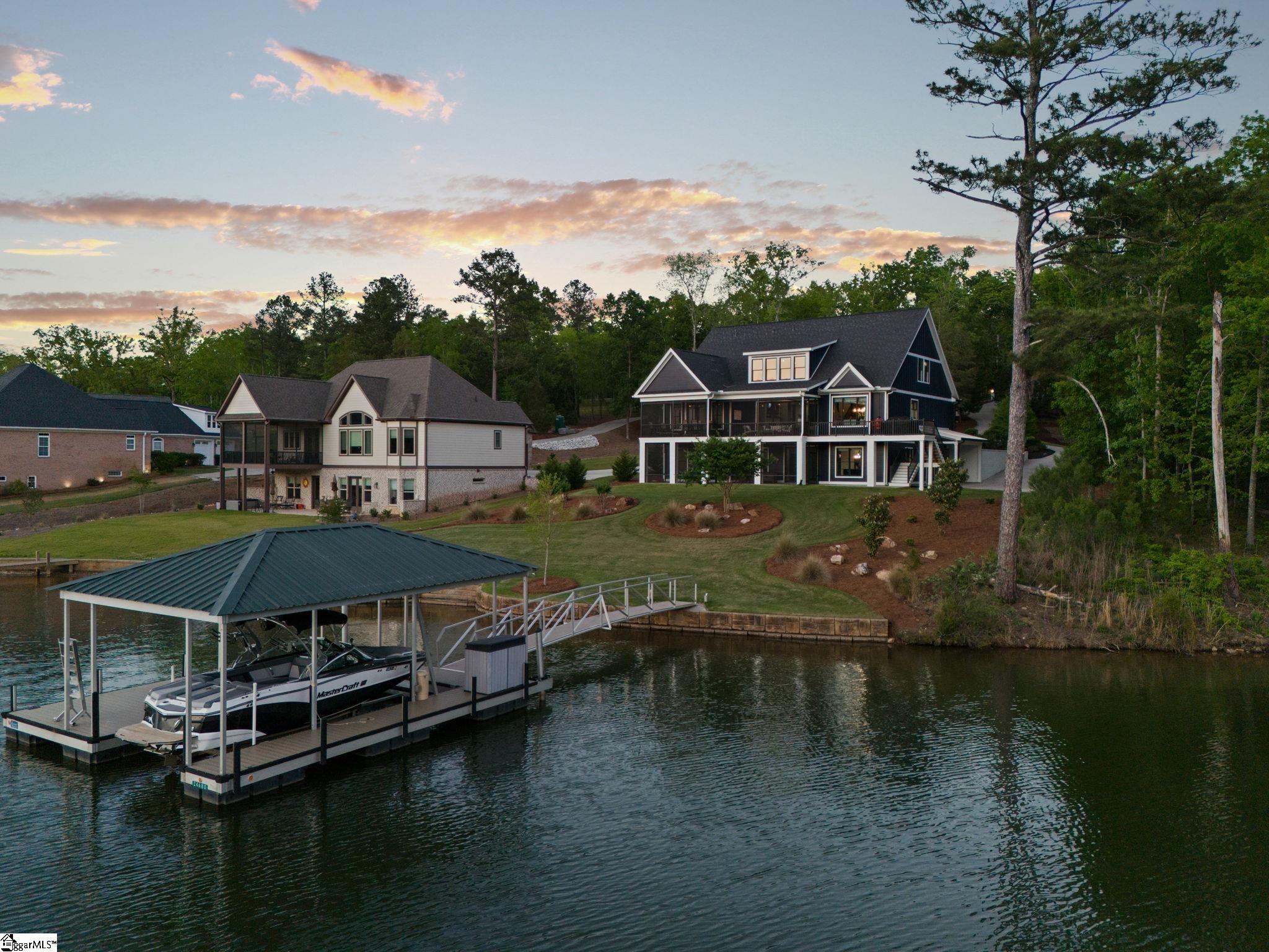 376 Abercrombie Point