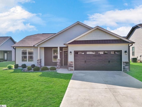 Photo of 155 Norfolk Circle, Anderson, SC 29625 (MLS # 1604160)