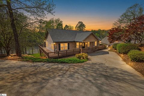 Photo of 143 W Waters Edge Lane, West Union, SC 29696 (MLS # 1587024)