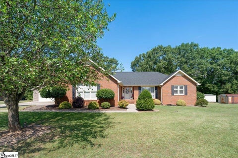 Photo of 1 Oakridge Court, Anderson, SC 29621 (MLS # 1597325)