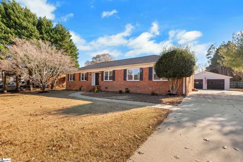 Photo of 106 Lynn Drive, Taylors, SC 29687 (MLS # 1577707)