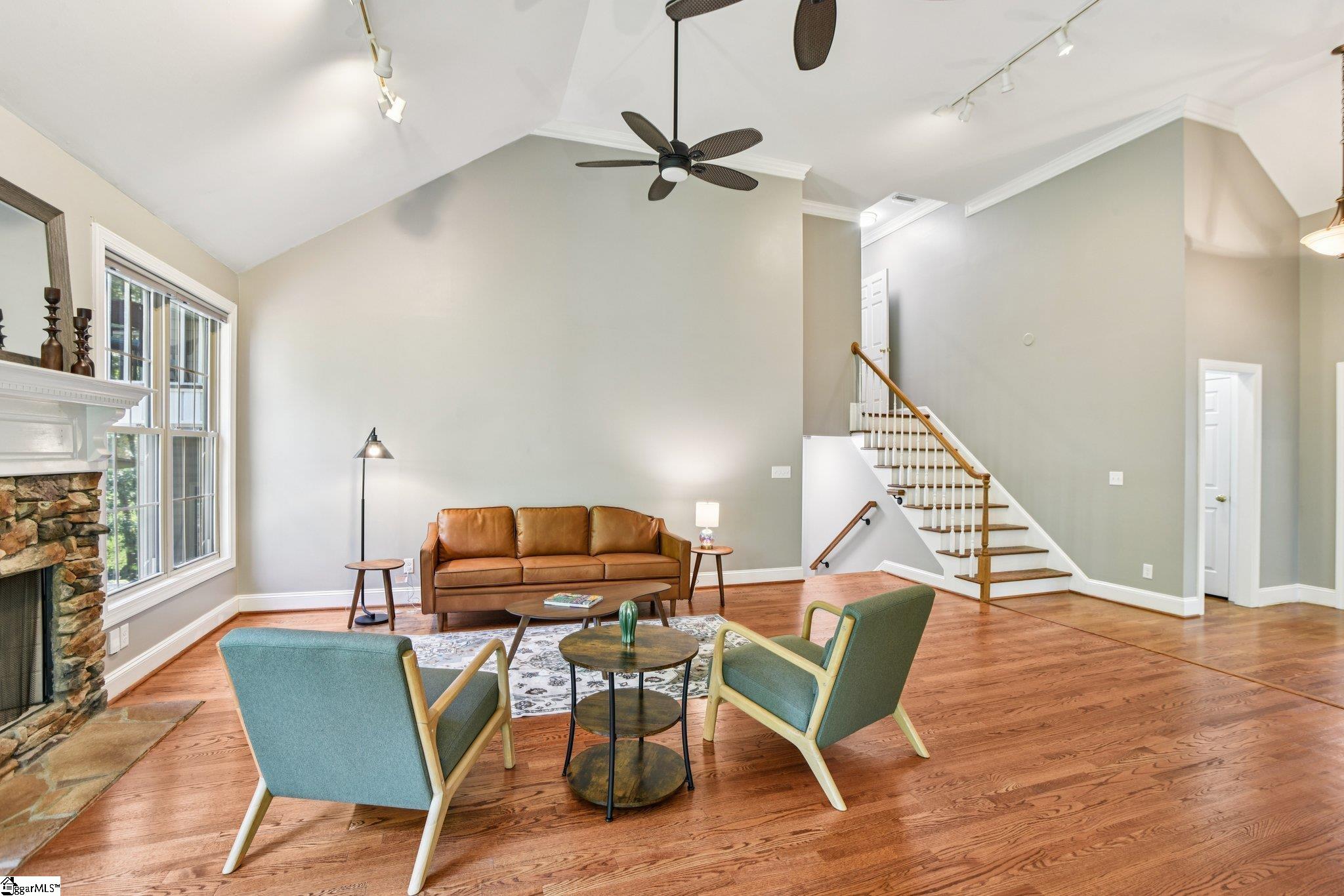 710 Pineapple Pointe