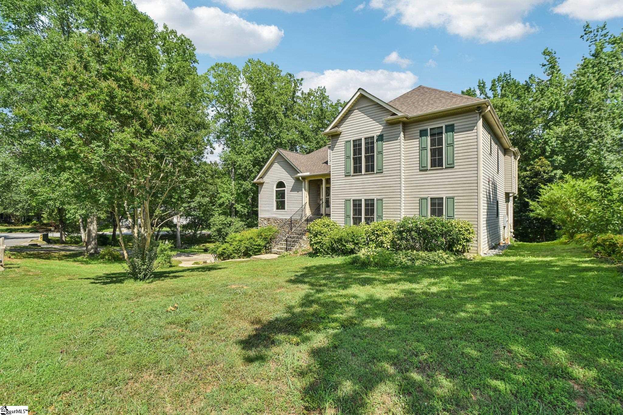 710 Pineapple Pointe