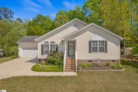 Photo of 18 Luray Drive, Greenville, SC 29617 (MLS # 1588766)