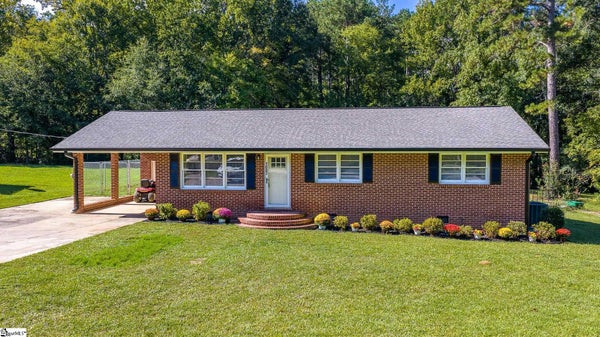 1007 NORTHSIDE DR E, GREENWOOD, SC 29649 - Image 47a4e2b5f90285a2385bca377de29336/548468065